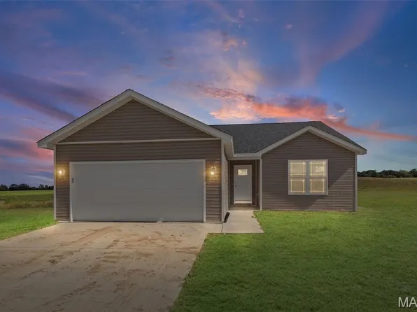 1566 Orchard Lakes Cir, Belleville, IL 62220