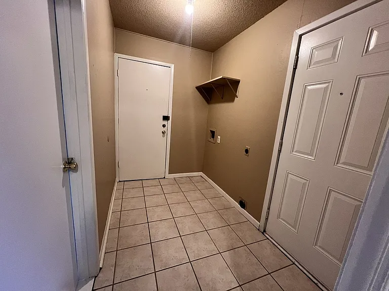 2110 Lago Trl — Photo 11