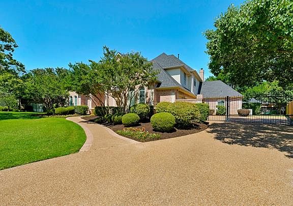 2nd image of 809 Dominion Dr