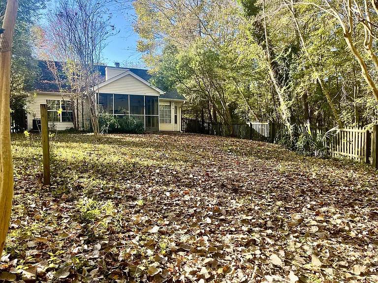 524 Beverly Dr — Photo 11