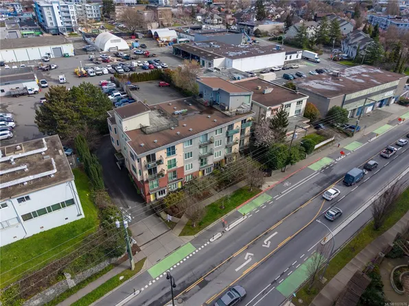 356 Gorge Rd E #407, Victoria, BC V8T 2W2