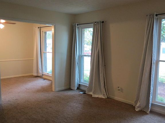 3rd image of 8923 Reinhart Way