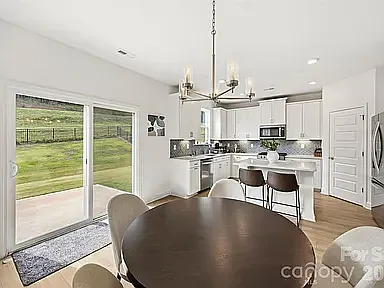152 Lancashire Ct — Photo 21