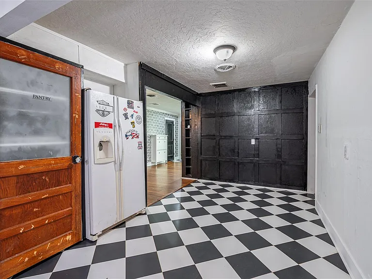 1219 Park Ln — Photo 9