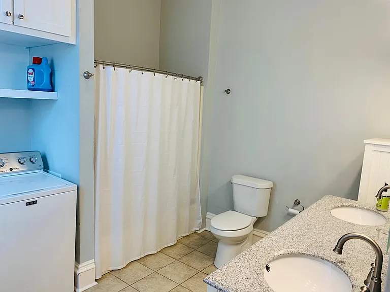 903 Montgomery St — Photo 18