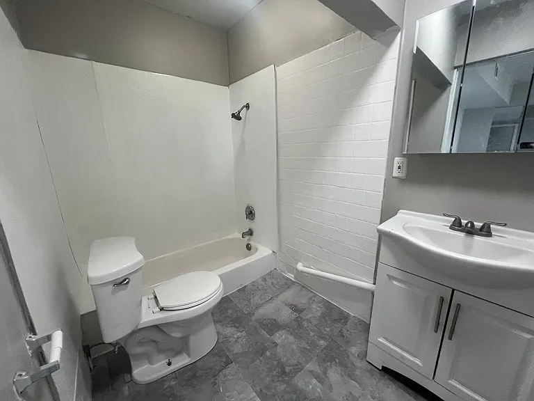 1759 W 21st St #3F — Photo 6