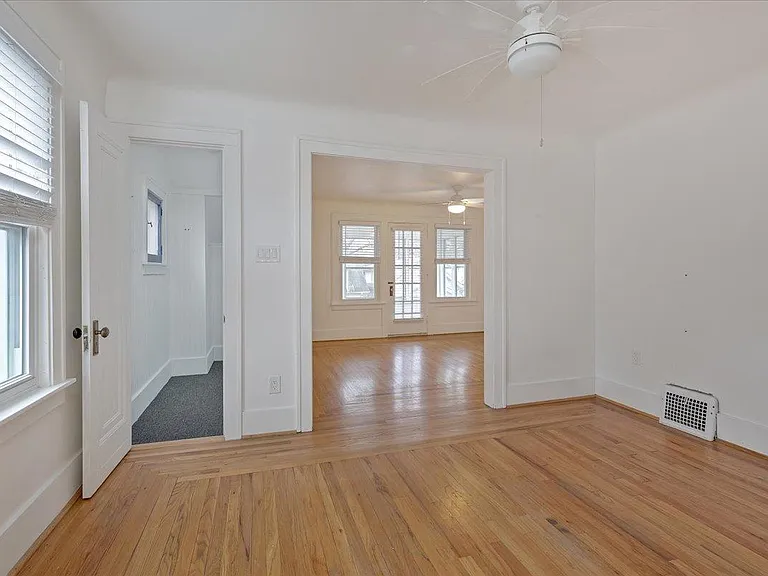 271 E Woodland St — Photo 27