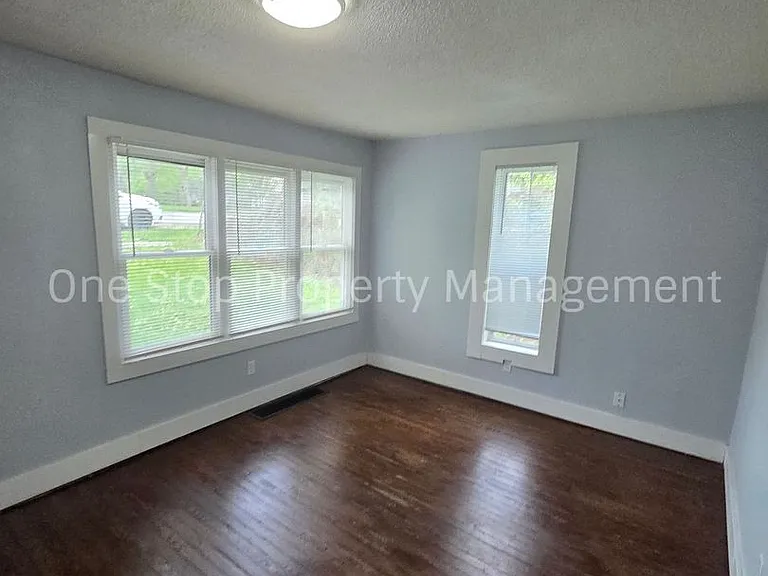 5130 NE Baxter Ave — Photo 4