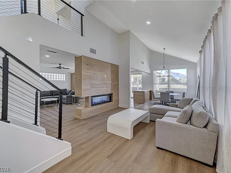 1317 Fox Acres Dr — Photo 3