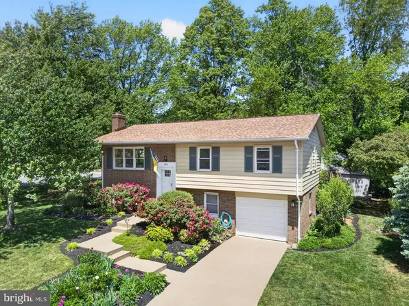 504 Fillmore St, Herndon, VA 20170