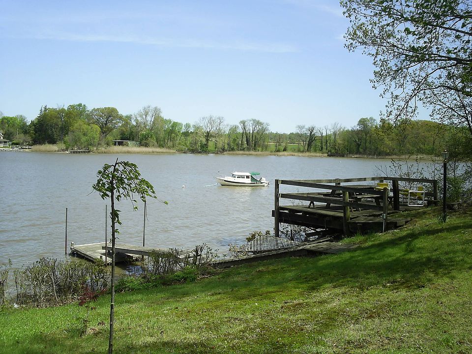 Waterfront Deck, Pier & Mooring