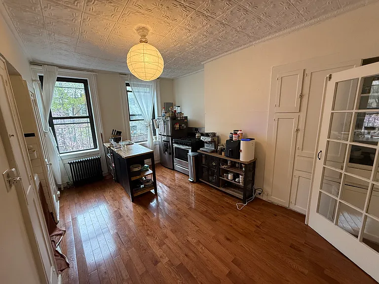 97 Montrose Ave #3R — Photo 1
