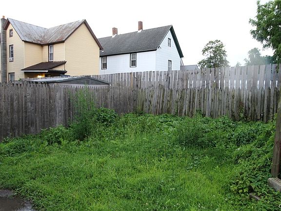 4th image of 211 Harter St