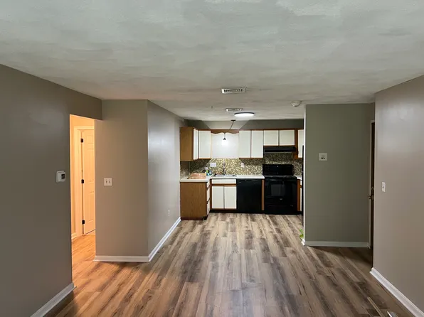 4 Heritage Village Dr APT 115, Nashua, NH 03062