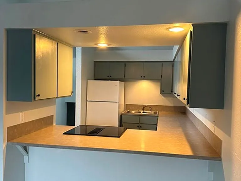 762 W Oregon Ave — Photo 5