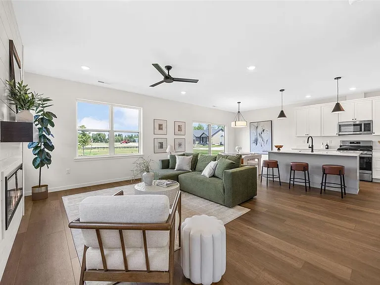 1342 Isabelle Ln — Photo 6
