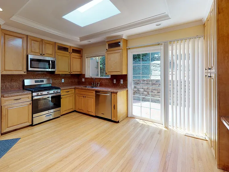 1618 King St — Photo 4