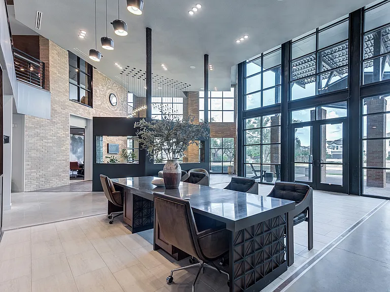Community Clubhouse & Leasing Office