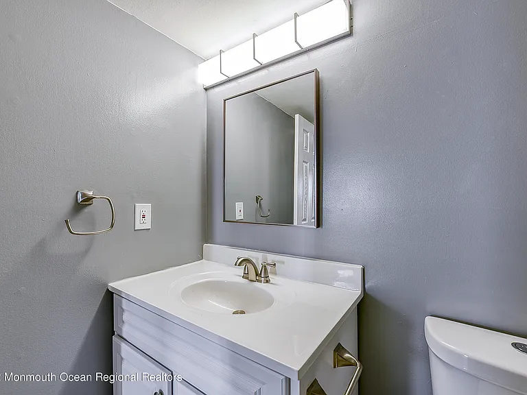 45 Tulip Ln — Photo 16