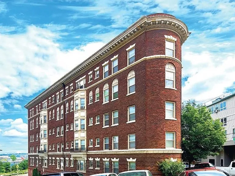 Sherwood Apartments — Photo 1