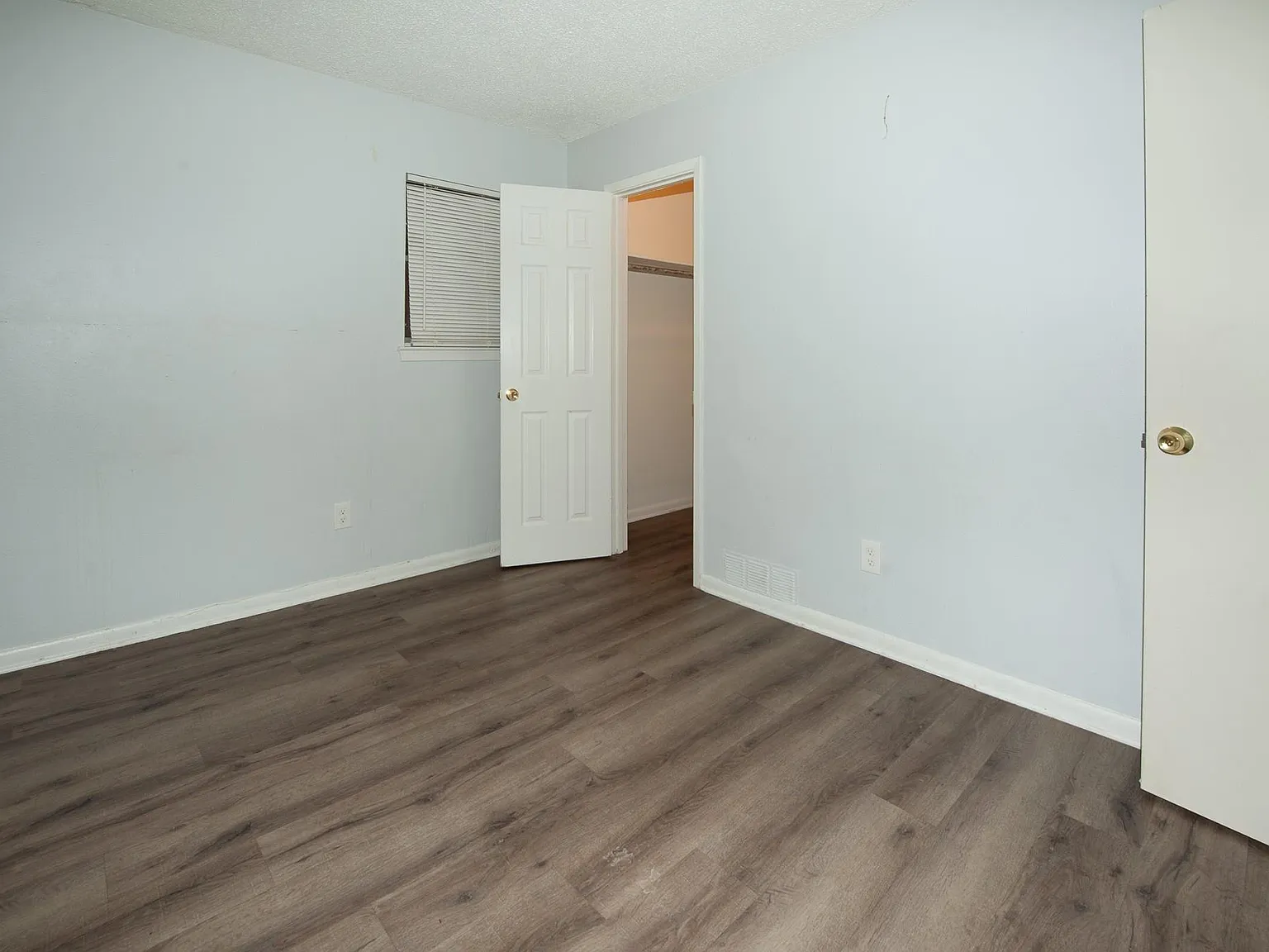 3 bed, 2.0 bath, 1100 sqft, $1,600 — Photo 2