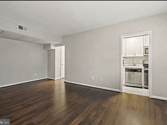 5th image of 1729 Queens Ln #113