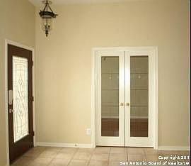 4th image of 919 Peg Oak