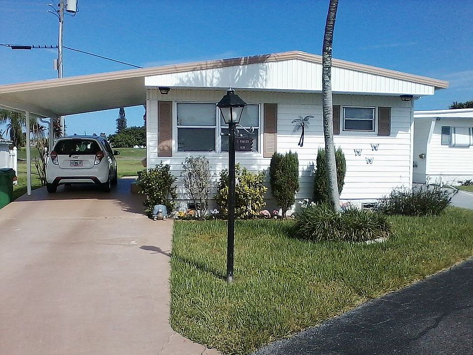 Parking for 3 cars.