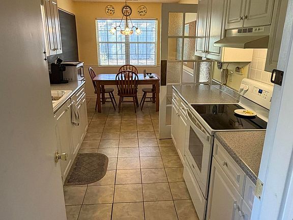 4th image of 318 Hidden Valley Road