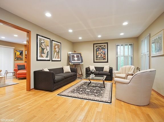3rd image of 3914 Mitchell Dr
