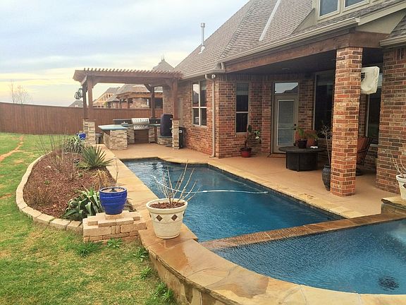 Pool & Spa