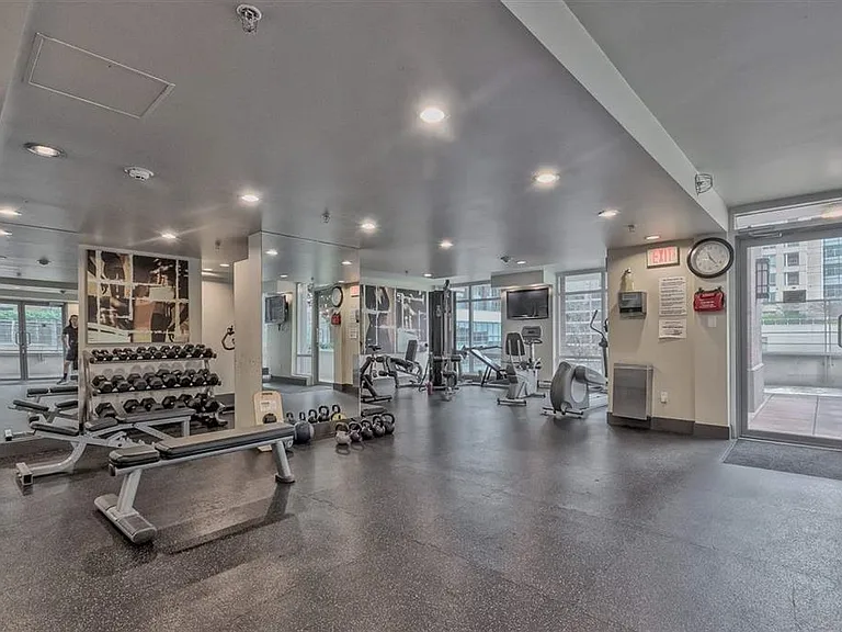 565 Smithe St #100X — Photo 18