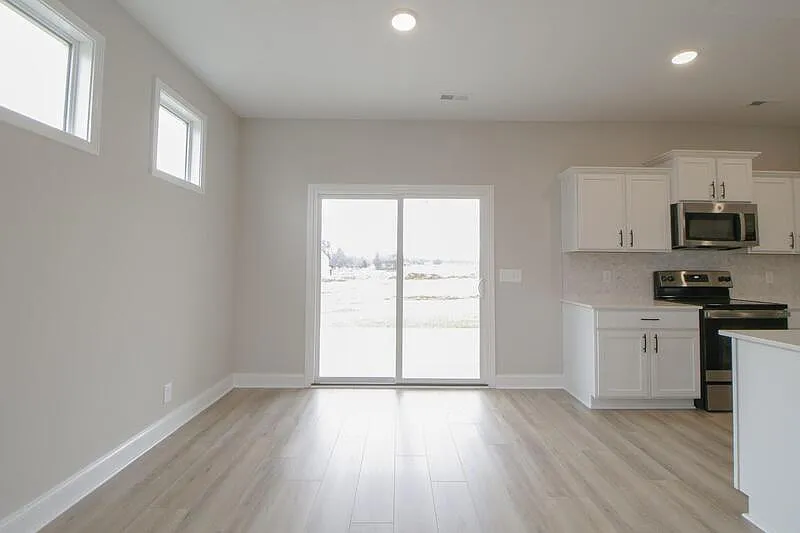 4 bed, 2.5 bath, 2024 sqft, $1,980 — Photo 4