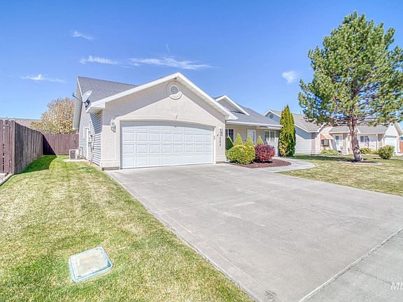 3rd image of 1385 Ashley Dr
