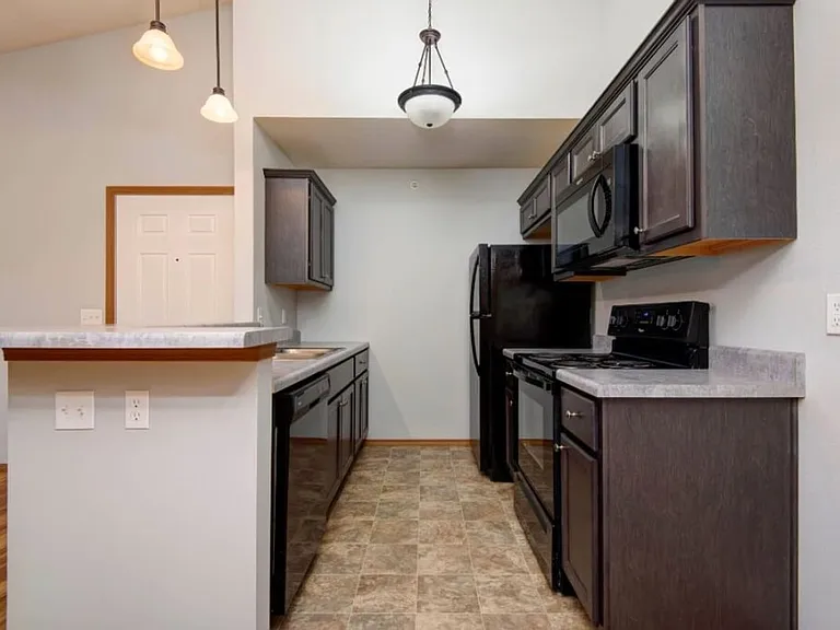 931 Megan Ln — Photo 2