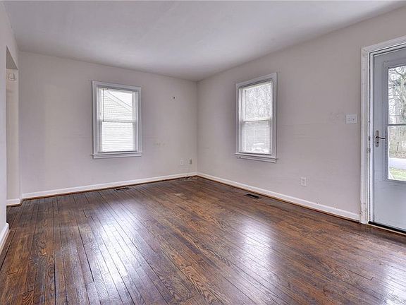 5th image of 107 Roland Dr