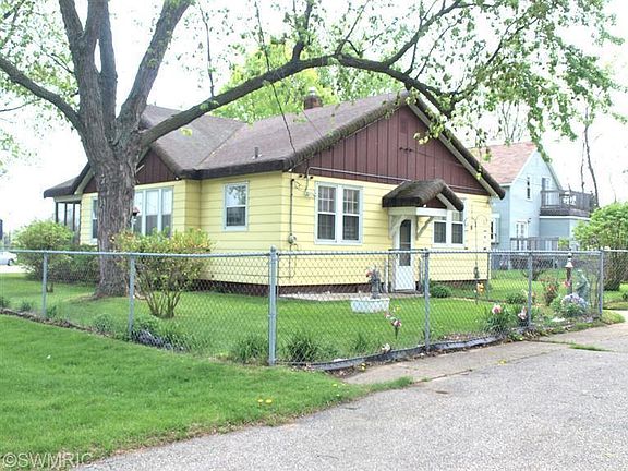 4th image of 3105 Plainfield Ave NE