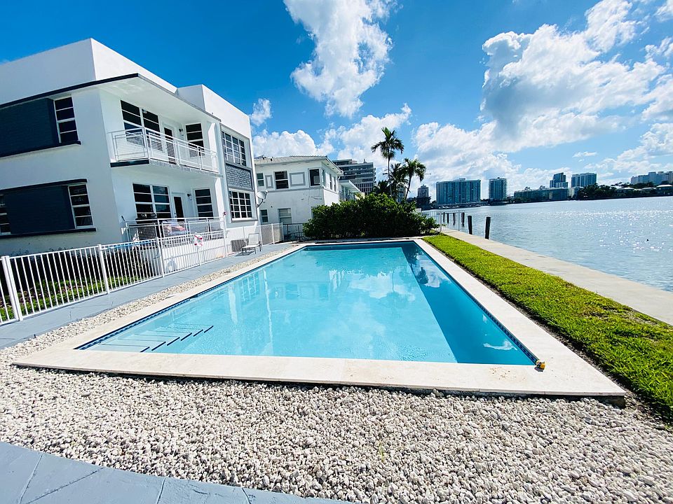 1st image of 940 Bay Dr #919