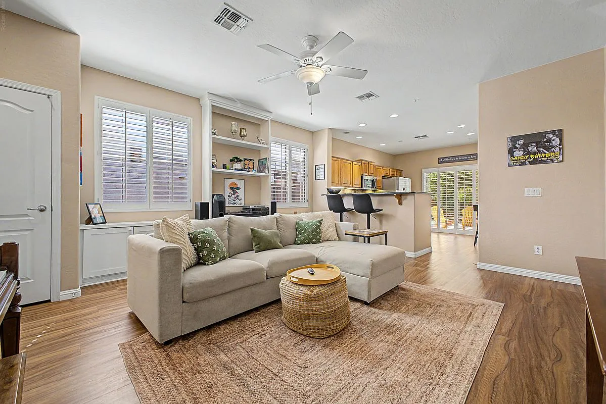 2 bed, 2.0 bath, 1214 sqft, $2,980 — Photo 1