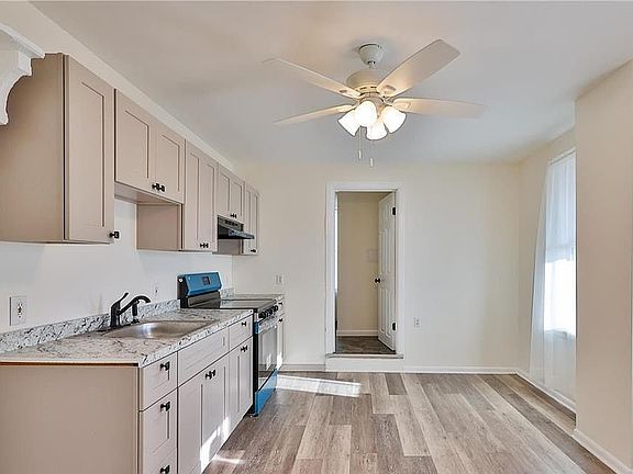 2nd image of 1005 Railroad St APT 1