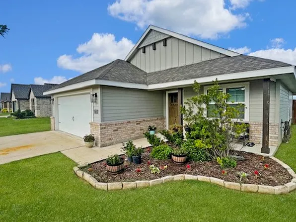 201 Bailey Ranch Dr, Gainesville, TX 76240