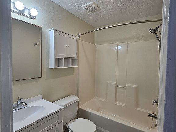 5th image of 1359 E Blaine St