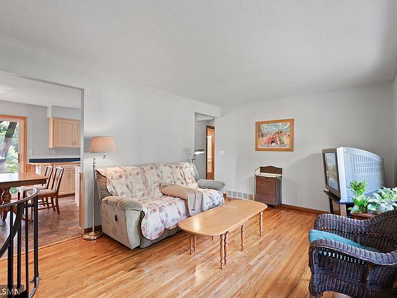 4th image of 4401 Dakota St SE