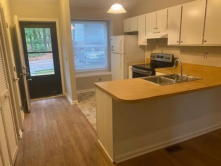 909C W Chatham St — Photo 3