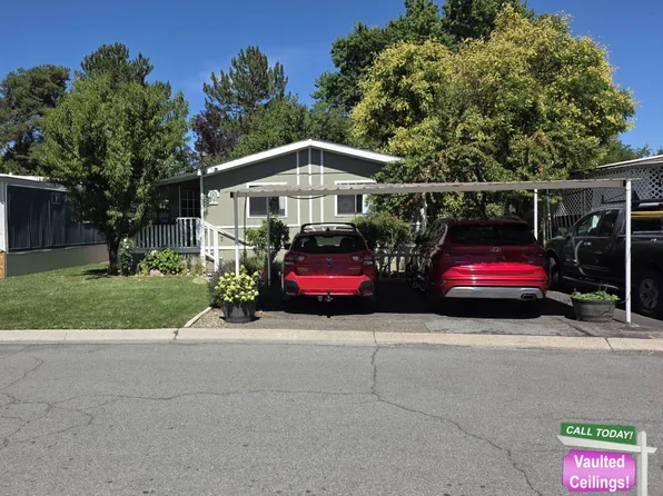 207 Luxury Ln, Reno, NV 89502