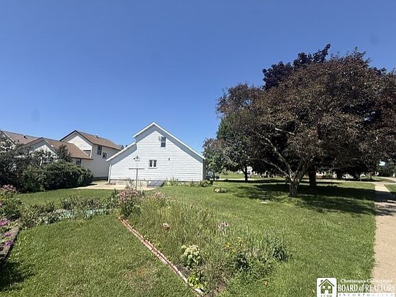 5th image of 208 E Water St
