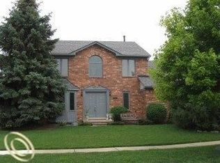 2164 Hidden Trail Dr, Sterling Heights, MI