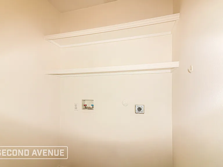 5945 Sutherland Dr — Photo 10