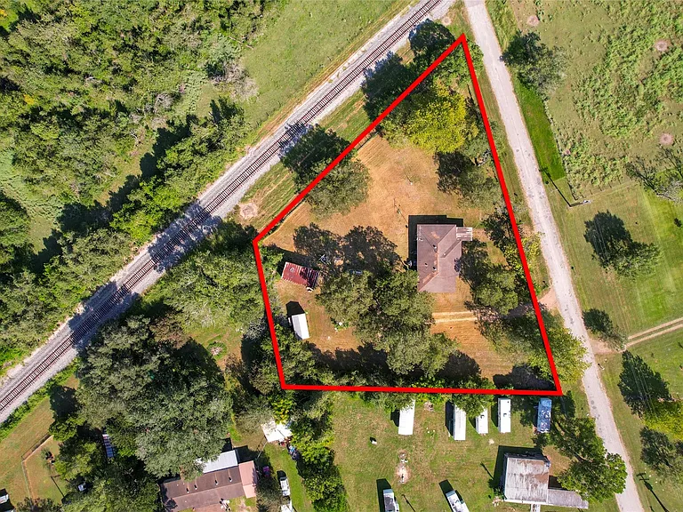 401 Anderson Rd — Photo 2