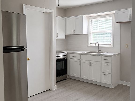 2nd image of 990 Warren St